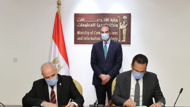 صورة وزيرا التعليم العالي والاتصالات  يشهدان توقيع بروتوكول تعاون لإنشاء مركز إبداع مصر الرقمية بجامعة الفيوم