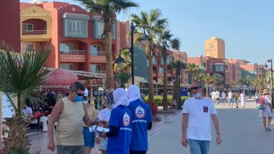 صورة الصحة: تقديم التوعية الصحية لـ 1200 من المواطنين والسائحين بالإجراءات الوقائية والاحترازية بمحافظة البحر الأحمر خلال يومين