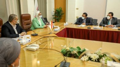 صورة وزيرة الصحة تعقد اجتماعًا بمقر شركة فاكسيرا للوقوف على الاستعدادات النهائية لبدء تصنيع لقاح فيروس كورونا في مصر