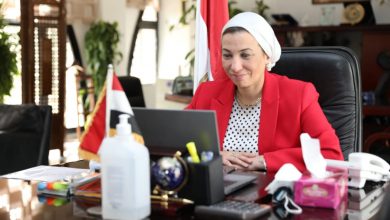 صورة وزيرة البيئة تختتم أعمال برنامج قادة البيئة الشباب فى دورته الأولى