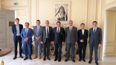 صورة خلال زيارته لباريس وزير التعليم العالي يعقد اجتماعًا مع الشركات المتقدمة لبناء “بيت مصر” بباريس