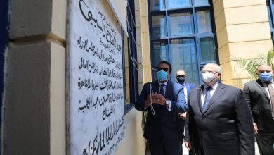 صورة وزير التعليم العالى ورئيس جامعة القاهرة يفتتحان كلية الدراسات العليا للنانو تكنولوجىعبد الغفار: الكلية إضافة أكاديمية مميزة تساهم في  انتقال جامعة القاهرة إلى مصاف الجامعات الذكية 