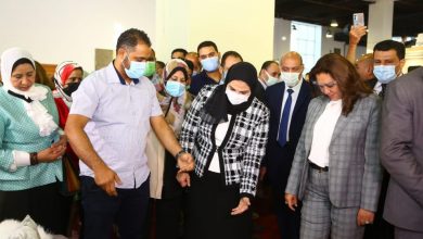 صورة وزيرة التضامن الاجتماعي ومحافظ دمياط تفتتحان معرض “ديارنا” للأثاث والمفروشات