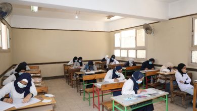 صورة طلاب الدبلومات الفنية يؤدون الامتحانات التحريرية للدور الأول للعام الدراسي 2020-2021