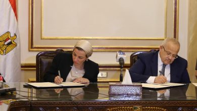صورة وزارة البيئة وجامعة القاهرة يوقعان مذكرة تفاهم لإعداد “برنامج جامعى لعلوم البيئة “