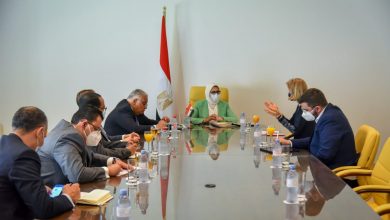 صورة وزيرة الصحة ورئيس قطاع الصحة بالمنتدى الاقتصادي العالمي يبحثان إطلاق مبادرة لعلاج مرضى الفيروسيات الكبدية بمختلف دول العالم