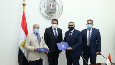 صورة وزير التعليم العالي يتلقى تقريرًا حول تمويل مشروعات إنشاء مراكز دعم وتأهيل طلاب الجامعات