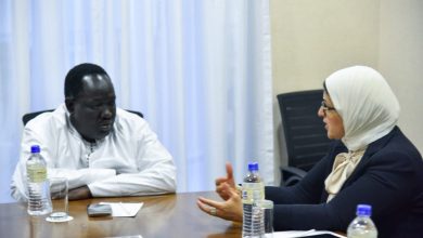 صورة وزيرة الصحة تلتقي مستشار رئيس جمهورية جنوب السودان للشئون الأمنية