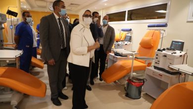 صورة وزيرة الصحة تتفقد مركز تجميع البلازما بالعجوزة.. وتؤكد: توطين صناعة مشتقات البلازما يضع مصر في مصاف الدول الرائدة في هذا المجال