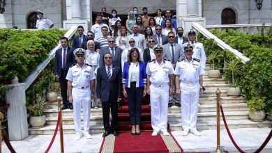 صورة الهجرة تنظم زيارة الشباب المصرى واليونانى والقبرصى إلى قاعدة رأس التين البحرية بالأسكندرية