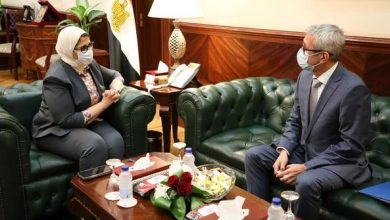 صورة وزيرة الصحة تستقبل الوزير المفوض بالسفارة الرومانية بالقاهرة لبحث تعزيز التعاون بين البلدين