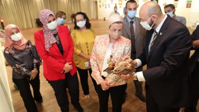 صورة وزيرة البيئة تفتتح معرض ” بأيدينا هنخلي مدرستنا أجمل ”  لطلاب المدارس بدار الأوبرا