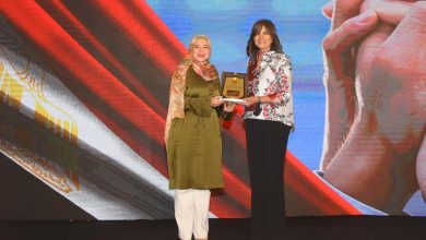 صورة وزيرة الهجرة تكرم عددًا من المشاركين في المبادرة الرئاسية “اتكلم عربي”