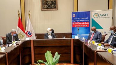 صورة وزيرة الصحة تستقبل رئيس هيئة الشراء الموحد ورئيس مجلس إدارة البنك الأفريقي  لبحث خطة توريد لقاحات كورونا