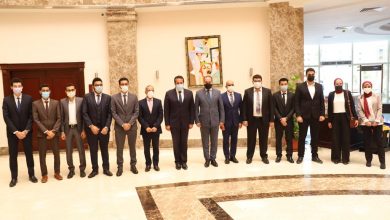 صورة وزير التعليم العالي يلتقي بطلاب كليات الهندسة بالجامعات المصرية قبل سفرهم للتدريب بجامعة سمارا الروسية 