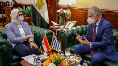 صورة وزيرة الصحة تستقبل السفير اليوناني لدى مصر لبحث سبل  التعاون في القطاع الصحي