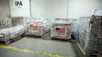 صورة وزيرة الصحة: استلام  مليون و 612 ألف جرعة من لقاح «فايزر» بمطار القاهرة الدولي اليوم