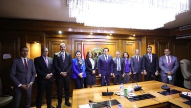 صورة وزير التعليم العالى يلتقى وفد تنسيقية شباب الأحزاب والسياسيين