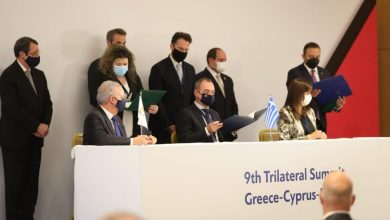 صورة وزيرة الهجرة توقع مذكرة تفاهم مع نظيريها القبرصي واليوناني