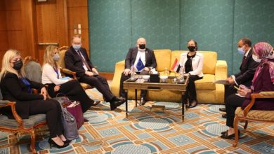 صورة وزيرة البيئة تناقش مع نائب رئيس مفوضية الإتحاد الأوروبي نتائج الاجتماعات التشاورية الأخيرة للمناخ