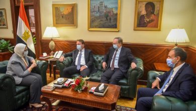 صورة وزيرة الصحة تستقبل مفوض الاتحاد الأوروبي لمناقشة دعم القطاع الصحي بمصر ومواجهة  فيروس كورونا