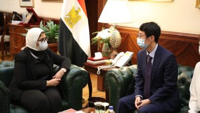 صورة وزيرة الصحة تلتقى مدير شركة “سينوفاك” لبحث تعزيز التعاون في مجال نقل تكنولوجيا تصنيع اللقاحات