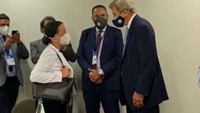 صورة وزيرة البيئة تبحث ملف التغيرات المناخية مع جون كيرى المبعوث الرئاسى الامريكى للمناخ