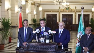 صورة وزير التعليم العالي يغادر إلى باريس للمشاركة في أعمال الدورة 212 للمجلس التنفيذي لليونسكو