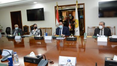 صورة وزراء التنمية المحلية والبيئة والإنتاج الحربى ورئيس الهيئة العربية للتصنيع يتابعون آخر مستجدات منظومة المخلفات