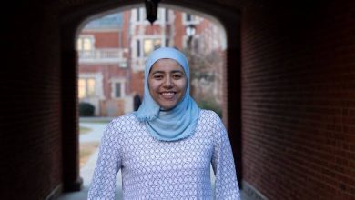 صورة وزيرة الهجرة تهنئ بيان جلال برئاسة اتحاد طلاب جامعة ييل الأمريكية