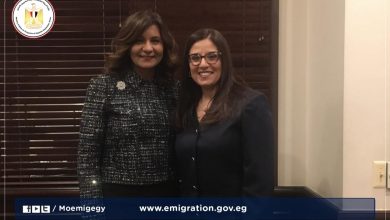 صورة وزيرة الهجرة تهنئ أول قاضية مصرية بالولايات المتحدة لفوزها بجائزة “ماكلين”