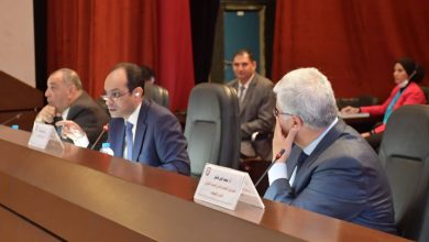 صورة وزير التعليم العالي يستعرض تقريرًا حول اجتماع المجلس الأعلى لشئون خدمة المجتمع