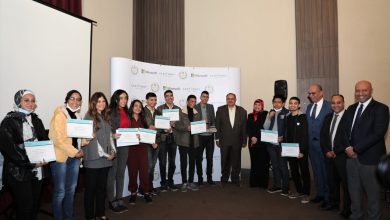 صورة تكريم الطلاب الفائزين بالمسابقة الدولية لمايكروسوفت