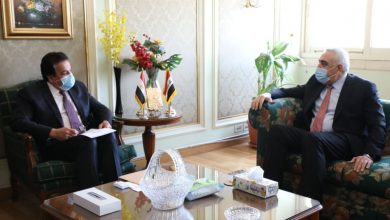 صورة وزير التعليم العالي يبحث مع السفير العراقي بالقاهرة أوجه التعاون فى المجالات العلمية