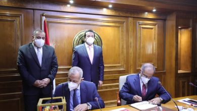 صورة وزير التعليم العالي يشهد تسليم أول 3 أقمار صناعية تعليمية للجامعات من إنتاج وكالة الفضاءالمصرية