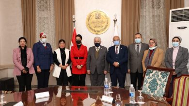 صورة وزير التربية والتعليم يوقع بروتوكول تعاون مع مؤسسة “حياة كريمة”