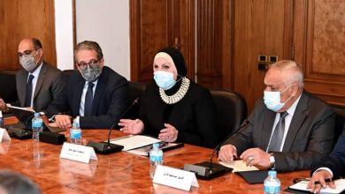 صورة الوزاراءيعقدون اجتماعاً موسعاً لبحث استعدادات مشاركة مصر كضيف شرف الدورة الـ25 لمنتدى بطرسبرج الاقتصادى الدولي خلال يونيه المقبل