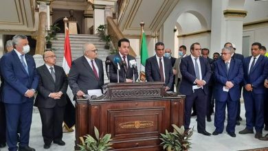 صورة وزير التعليم العالي ورئيس جامعة القاهرة يتفقدان سير العملية التعليمية بجامعة القاهرة