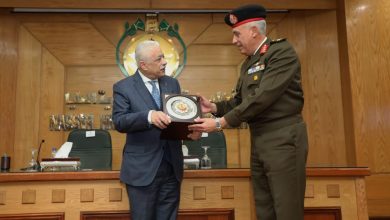 صورة وزير التربية والتعليم يلقي محاضرة بأكاديمية ناصر العسكرية