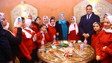 صورة القباج تتفقد موتيل المنصورة ..وتلتقي ” أبناء مصر”