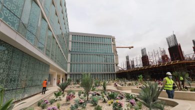 صورة وزير التعليم العالى ورئيس جامعة القاهرة ورئيس الهيئة الهندسية للقوات المسلحة يتفقدون أعمال إنشاء المعهد القومي الجديد للأورام