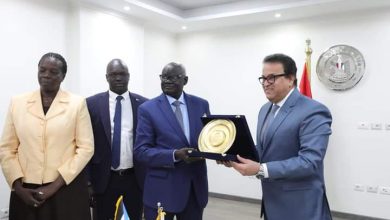 صورة وزير التعليم العالي يلتقي بنظيره بجنوب السودان لبحث التعاون التعليمي والعلمي