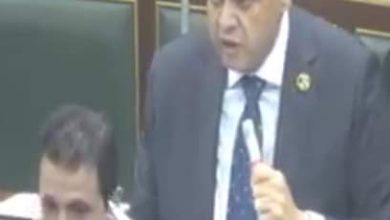 صورة “الخبيري”لوزيرة البيئة.. ” مياة الصرف الصحي والقمامة” أغرقت شوارع العياط والصف