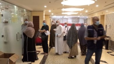 صورة تقديم خدمات «إطمن على نفسك» ل 214 حاجا مصريا قبل مغادرة الأراضي المقدسة