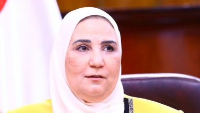 صورة وزيرة التضامن توجه بصرف تعويضات لضحايا حادث طريق سوهاج الصحراوي