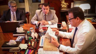 صورة وزير الصحة يعتمد أول دليل لموازنة البرامج والأداء