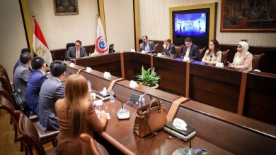 صورة وزير الصحة يبحث مع وفد شركة هواوي آليات التحول الرقمي