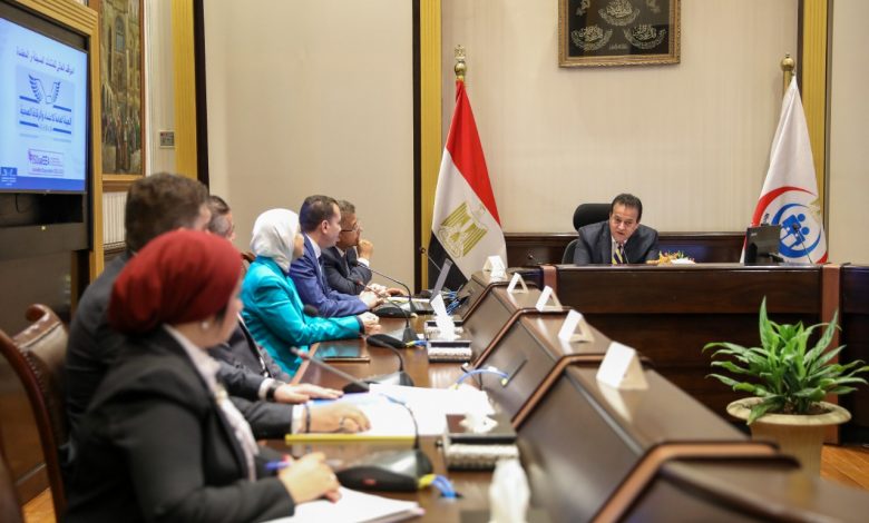 اجتماع وزير الصحة مع رئيس الهيئة العامة للاعتماد والرقابة الصحية