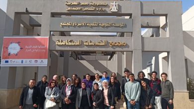 صورة طلاب مركز الوليد بن طلال الأمريكي يزور مقر المرأة بالأسمرات