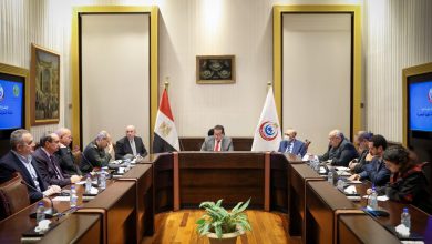 صورة وزير الصحة يجتمع مع أعضاء اللجنة العليا للأدلة الاسترشادية الطبية،